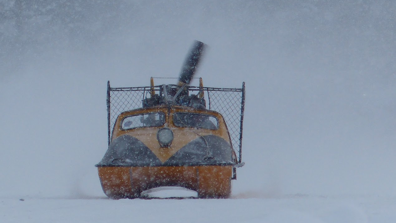 Illustration for article titled Sweden's 'Speed Weekend On Ice' Is Where Sanity Goes To Die And Axles Go To Break
